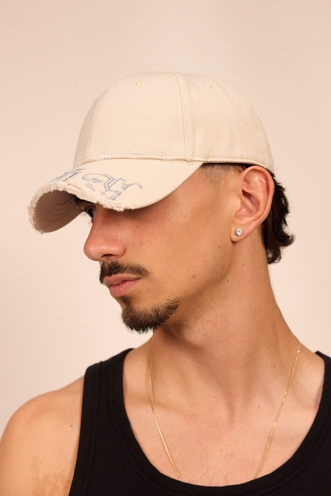CUT-OFF BRIM BASEBALL CAP IN AGED BONE