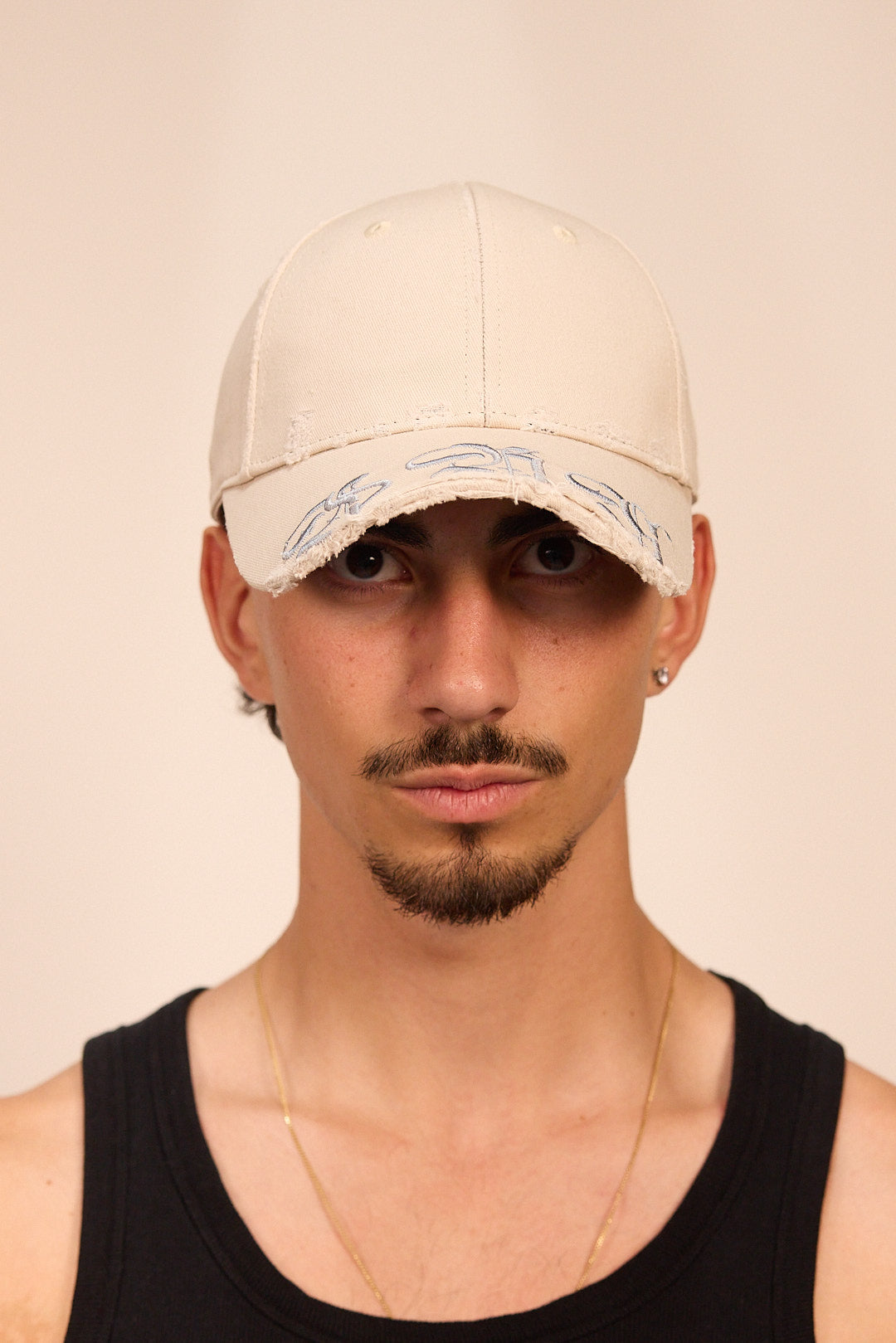 CUT-OFF BRIM BASEBALL CAP IN AGED BONE