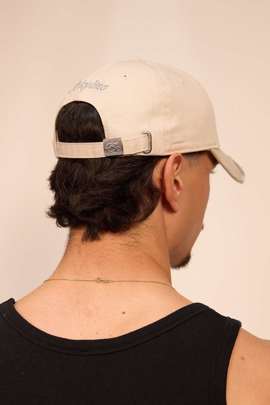 CUT-OFF BRIM BASEBALL CAP IN AGED BONE